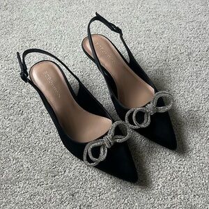 Kitten heel with rhinestone bow